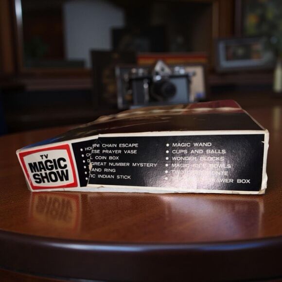 Vintage TV Magic Show “As Seen on TV” Magic Set & Trick Books RARE FIND - Picture 4 of 6
